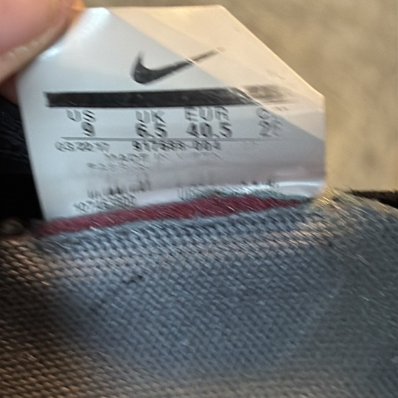 Nike Black Athletic Shoes - Picture 8 of 9